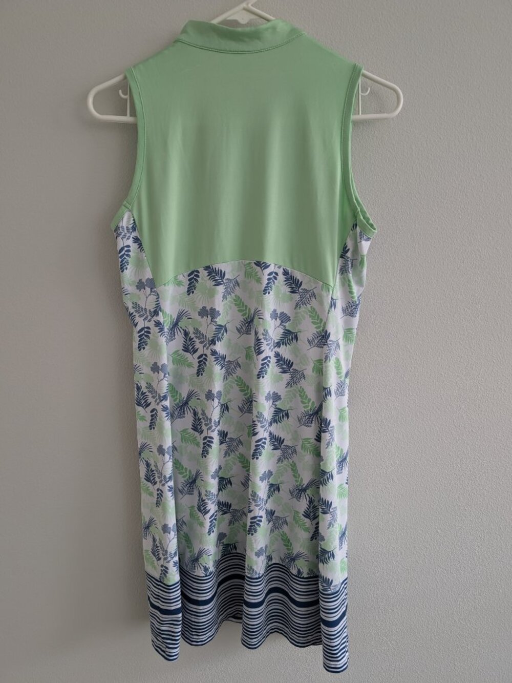 Tee Time Women's Sleeveless Golf Dress Moisture Wicking Size Medium - Picture 2 of 3